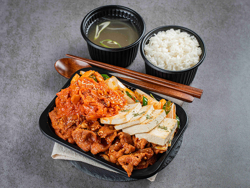 두부 김치 제육정식